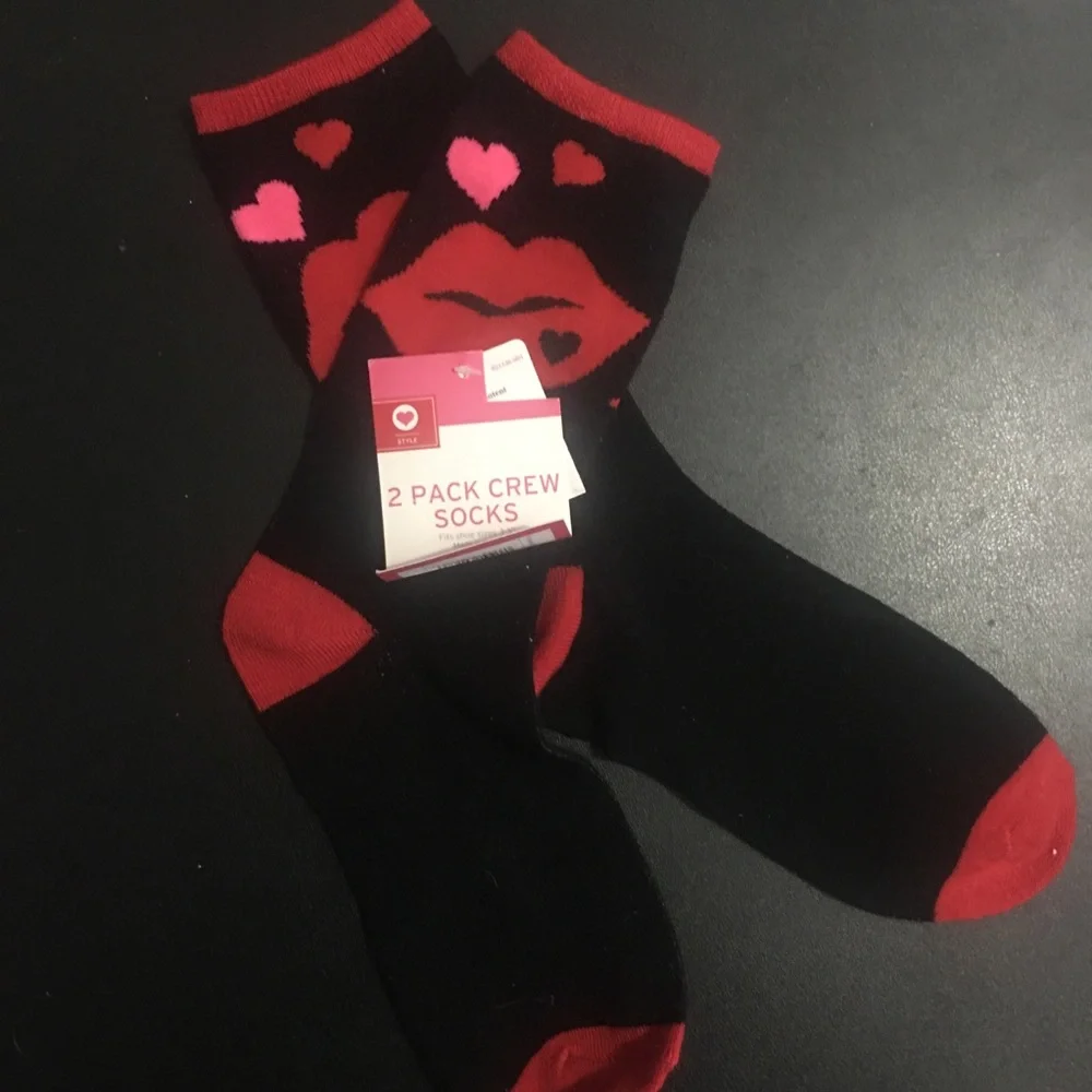 NWT 1 pair of Valentine’s Day socks lips and kisses! 😘 - Picture 1 of 2